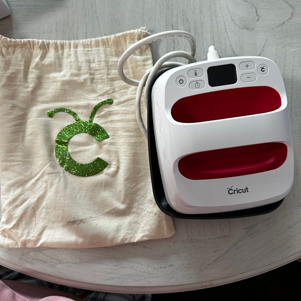 Cricut Red and White Heat Press with Glittery Green Bag